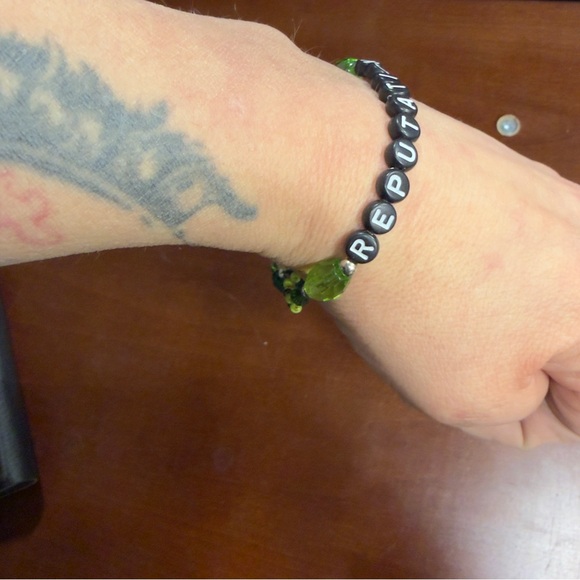 Green Beaded reputation Bracelet - Picture 6 of 9